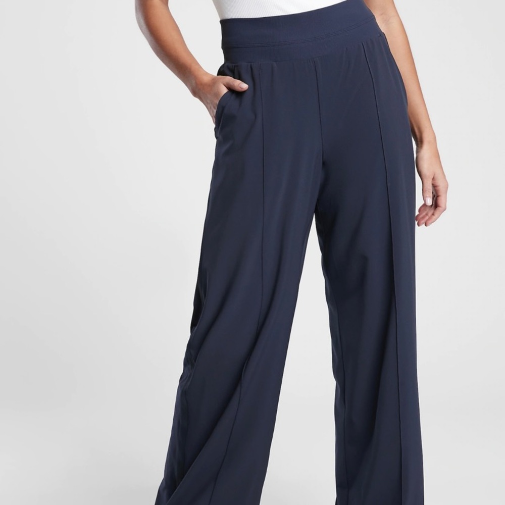 Athleta Nolita Wide leg Pant in Navy — EUC - Sz 4 Tall